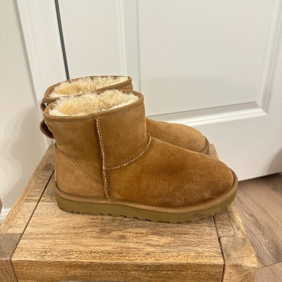 UGG Classic Mini II Genuine Shearling Lined Boot in Chestnut Suede Size US 9 - Picture 5 of 12